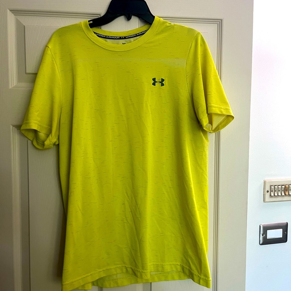 Men’s size L Under Armour shirt